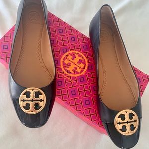 Tory Burch Cap-toe Ballet Flat. Black w/ gold logo.  Size 8.5, M.